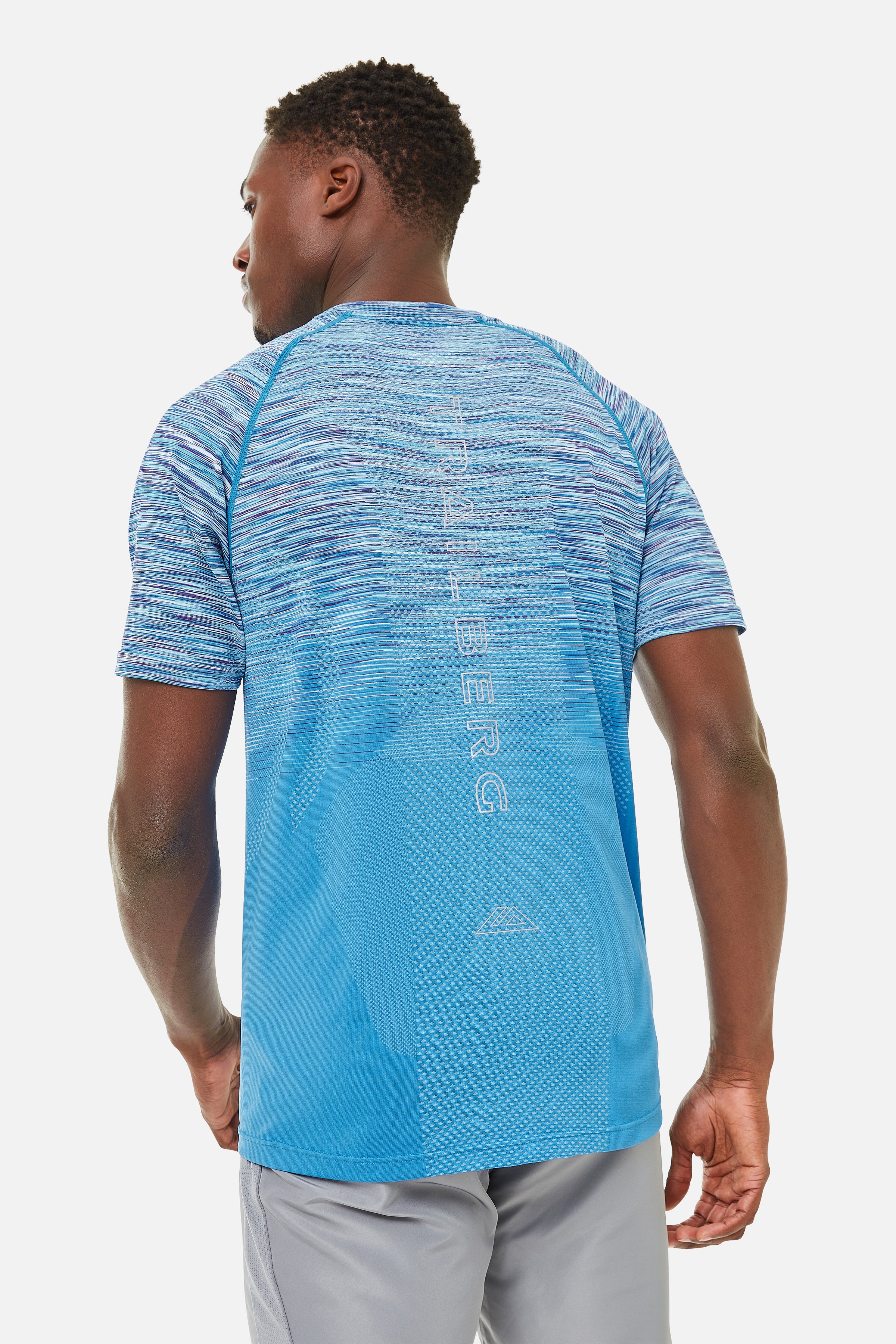 SUMMIT SEAMLESS TEE - LIGHT BLUE