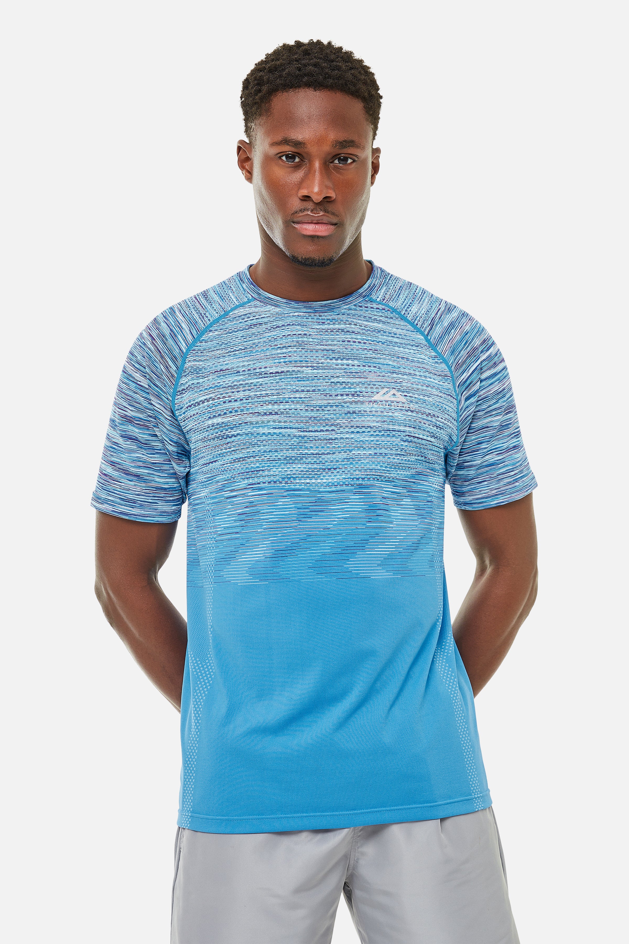 SUMMIT SEAMLESS TEE - LIGHT BLUE